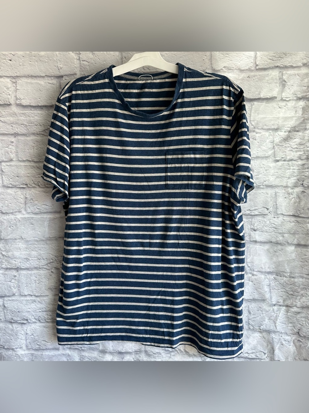 PREOWNED PATAGONIA MENS BLUE STRIPE SHORT SLEEVE TSHIRT MENS SIZE XXL